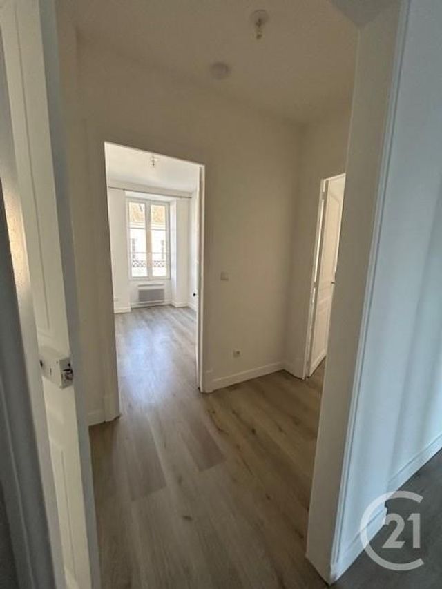 Appartement &agrave; louer - 3 pi&egrave;ces - 69,47 m2 - Fontainebleau - 77 - ILE-DE-FRANCE