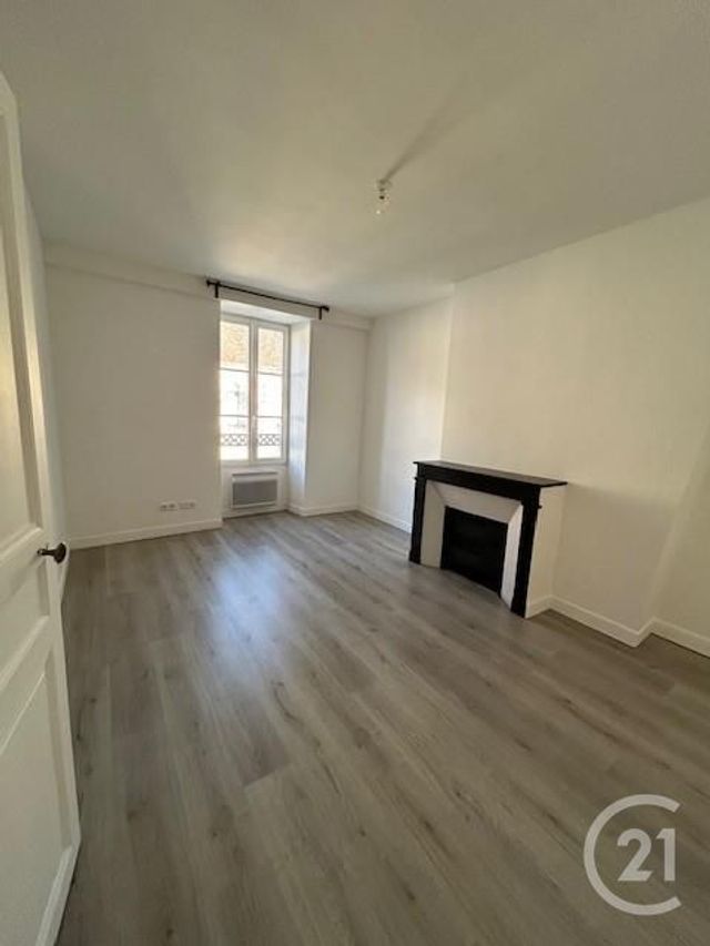 Appartement &agrave; louer - 3 pi&egrave;ces - 69,47 m2 - Fontainebleau - 77 - ILE-DE-FRANCE