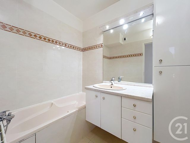 Appartement T3 &agrave; louer - 3 pi&egrave;ces - 63,53 m2 - Avon - 77 - ILE-DE-FRANCE