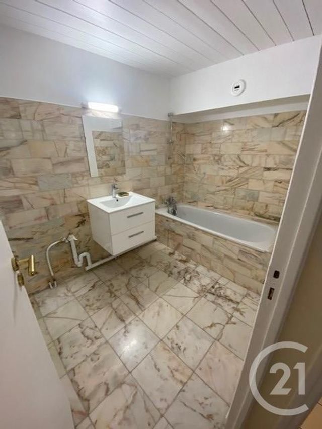 Appartement &agrave; louer - 4 pi&egrave;ces - 66,95 m2 - Fontainebleau - 77 - ILE-DE-FRANCE