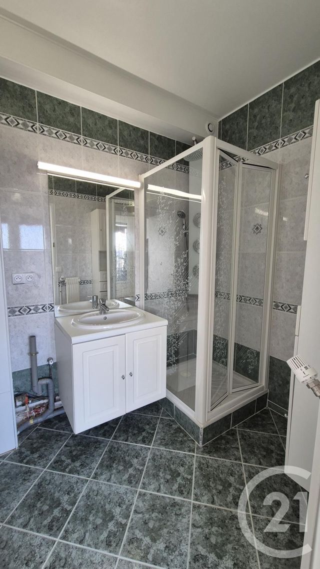 Appartement 2 pièces &agrave; louer - 2 pi&egrave;ces - 42,12 m2 - Fontainebleau - 77 - ILE-DE-FRANCE