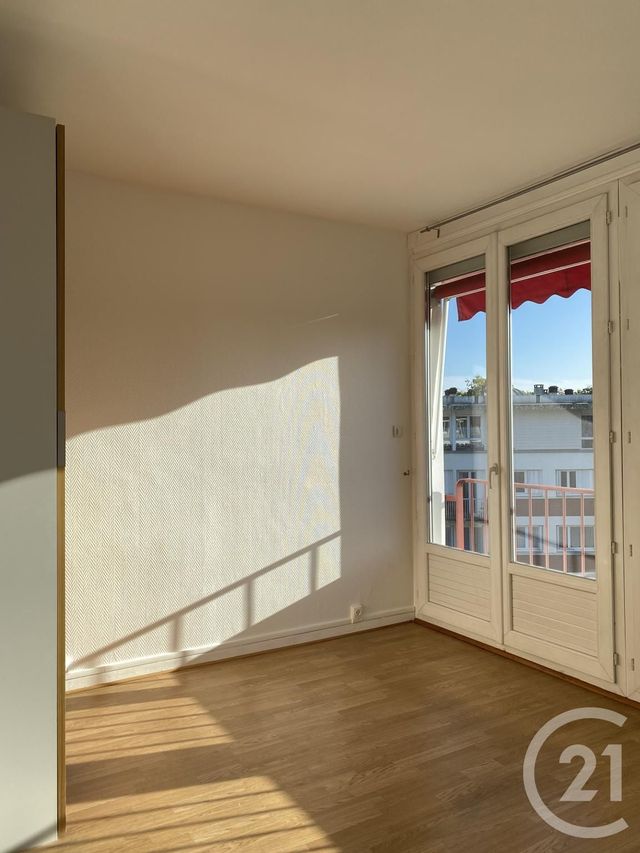 Appartement &agrave; louer - 2 pi&egrave;ces - 42,12 m2 - Fontainebleau - 77 - ILE-DE-FRANCE