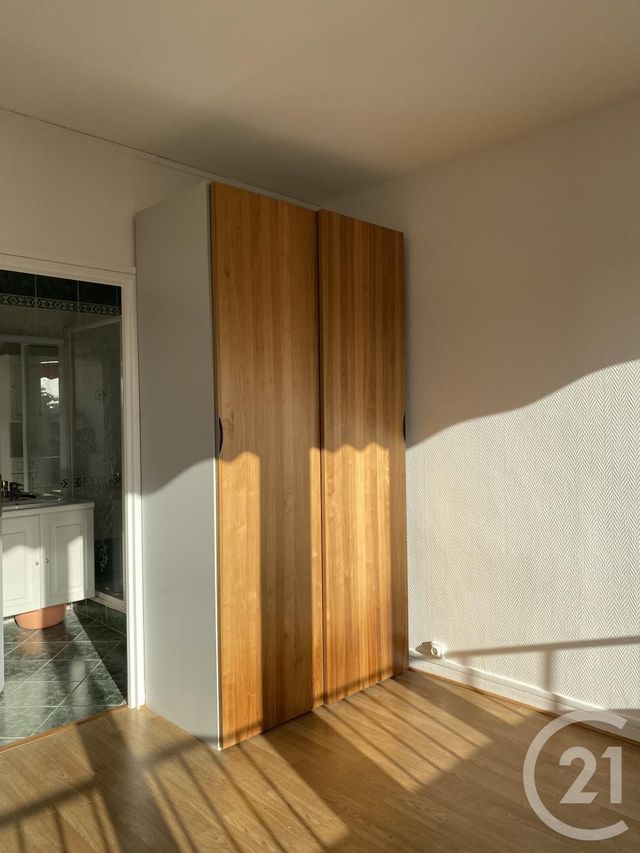 Appartement &agrave; louer - 2 pi&egrave;ces - 42,12 m2 - Fontainebleau - 77 - ILE-DE-FRANCE