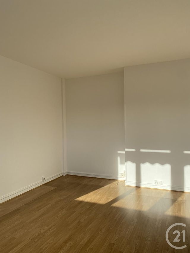 Appartement &agrave; louer - 2 pi&egrave;ces - 42,12 m2 - Fontainebleau - 77 - ILE-DE-FRANCE