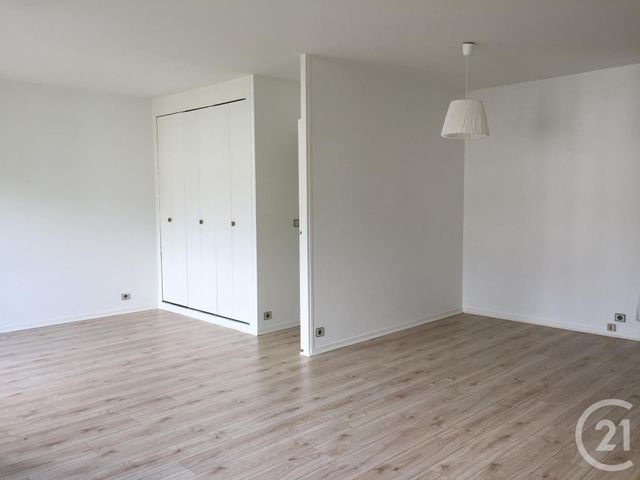Appartement &agrave; louer - 4 pi&egrave;ces - 80,25 m2 - Fontainebleau - 77 - ILE-DE-FRANCE