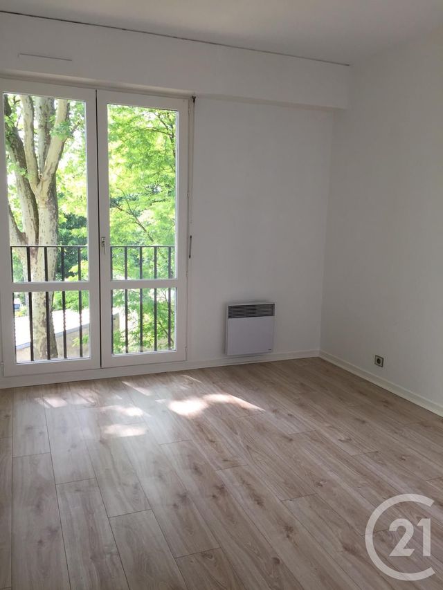 Appartement &agrave; louer - 4 pi&egrave;ces - 80,25 m2 - Fontainebleau - 77 - ILE-DE-FRANCE
