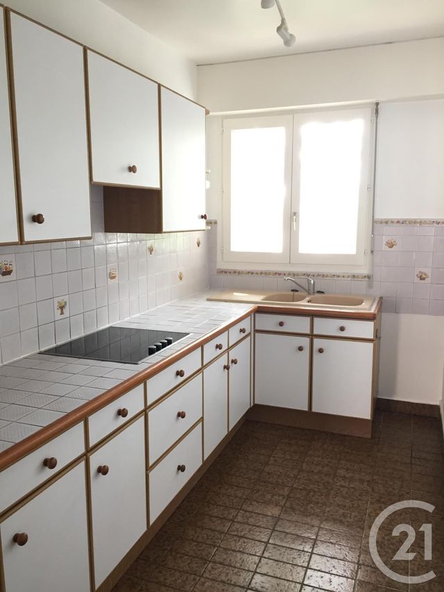 Appartement &agrave; louer - 4 pi&egrave;ces - 80,25 m2 - Fontainebleau - 77 - ILE-DE-FRANCE