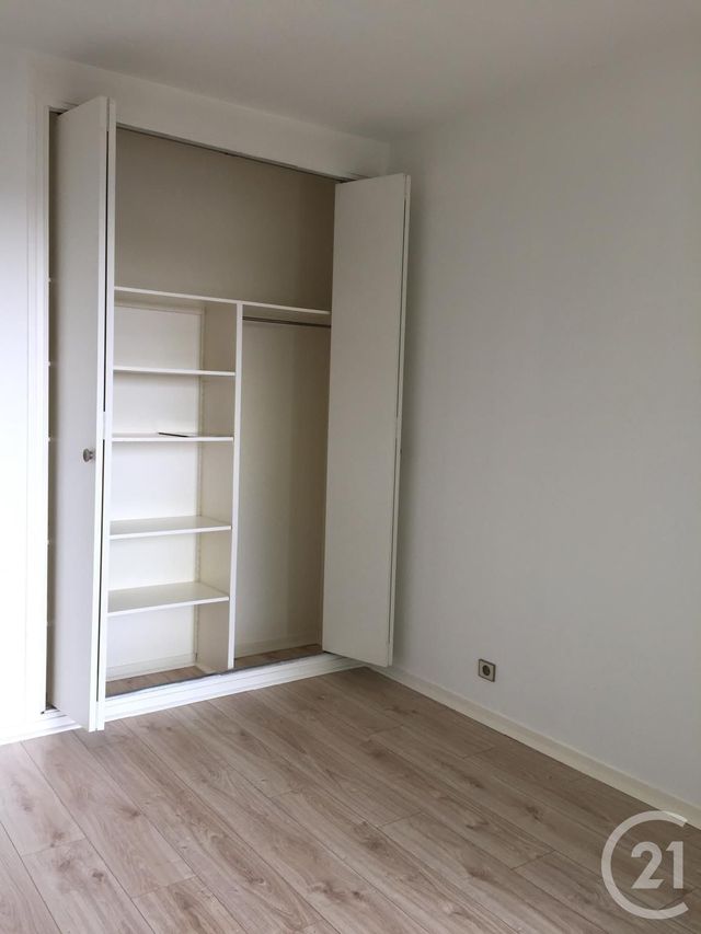 Appartement &agrave; louer - 4 pi&egrave;ces - 80,25 m2 - Fontainebleau - 77 - ILE-DE-FRANCE