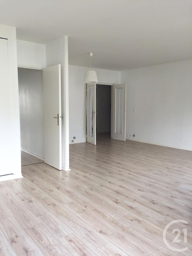 Appartement &agrave; louer - 4 pi&egrave;ces - 80,25 m2 - Fontainebleau - 77 - ILE-DE-FRANCE