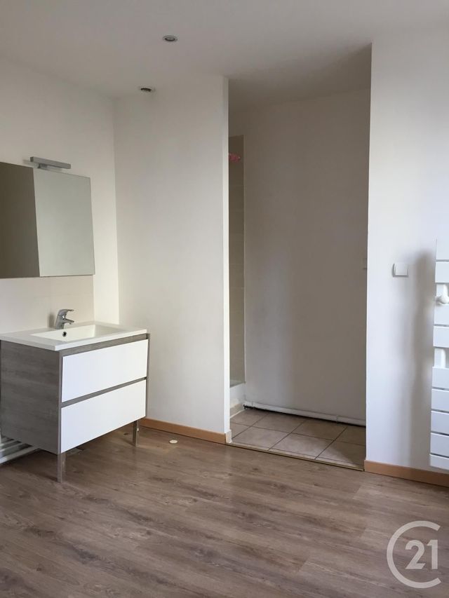 Maison &agrave; louer - 4 pi&egrave;ces - 65,98 m2 - Fontainebleau - 77 - ILE-DE-FRANCE