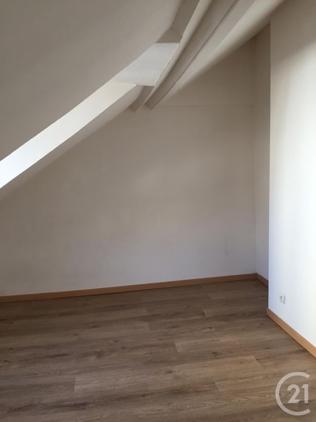 Maison &agrave; louer - 4 pi&egrave;ces - 65,98 m2 - Fontainebleau - 77 - ILE-DE-FRANCE