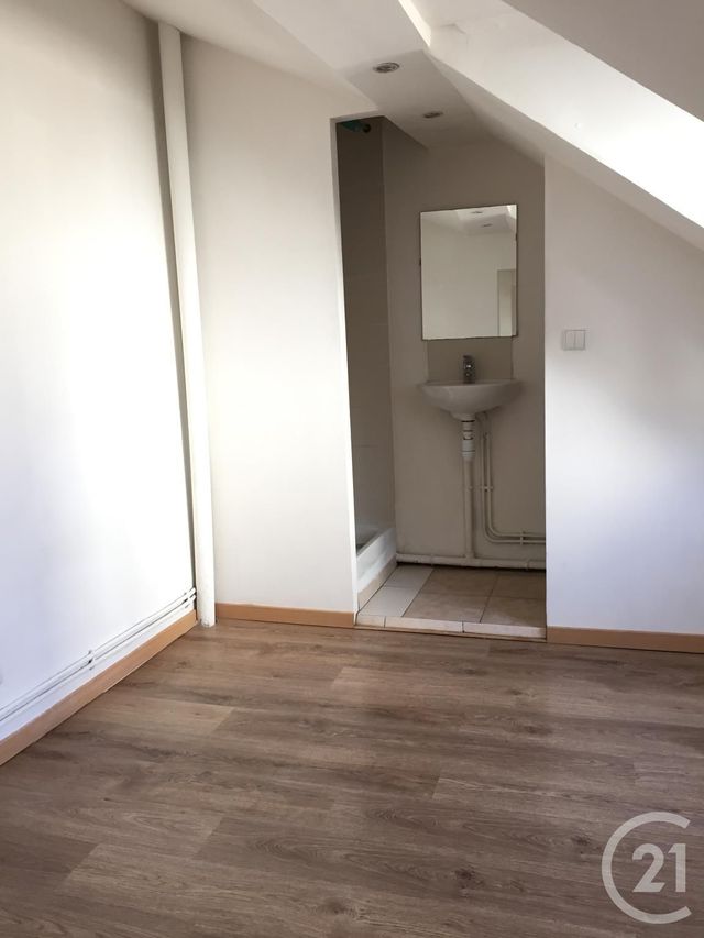 Maison &agrave; louer - 4 pi&egrave;ces - 65,98 m2 - Fontainebleau - 77 - ILE-DE-FRANCE