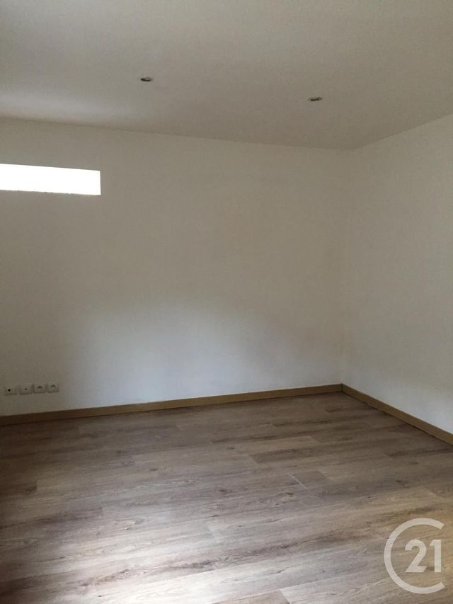 Maison &agrave; louer - 4 pi&egrave;ces - 65,98 m2 - Fontainebleau - 77 - ILE-DE-FRANCE