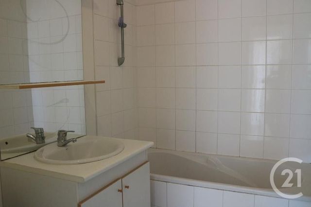 Appartement F2 &agrave; louer - 2 pi&egrave;ces - 41,80 m2 - Melun - 77 - ILE-DE-FRANCE