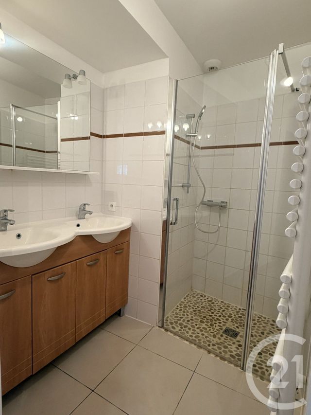 Appartement F2 &agrave; louer - 2 pi&egrave;ces - 39,99 m2 - Fontainebleau - 77 - ILE-DE-FRANCE