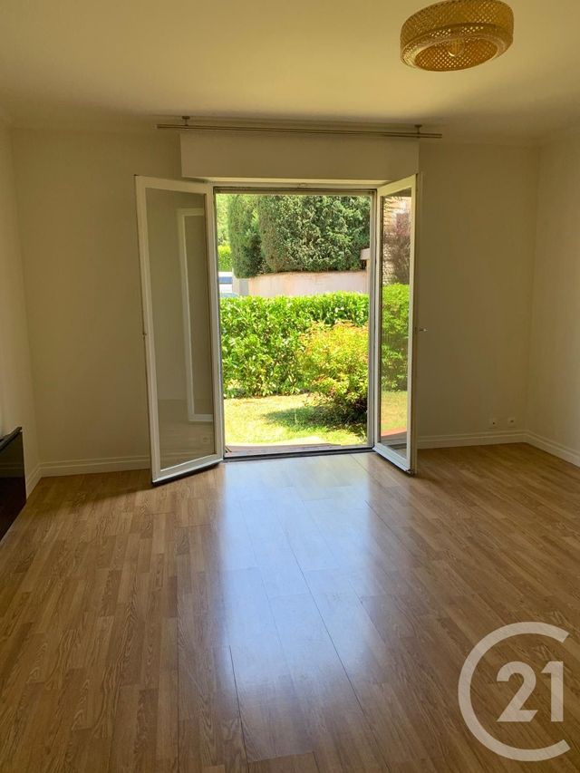 Appartement &agrave; louer - 2 pi&egrave;ces - 51,90 m2 - Fontainebleau - 77 - ILE-DE-FRANCE