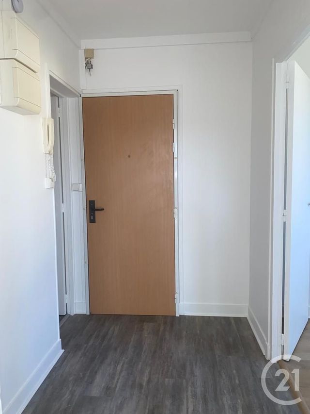 Appartement &agrave; louer - 2 pi&egrave;ces - 41,68 m2 - Fontainebleau - 77 - ILE-DE-FRANCE