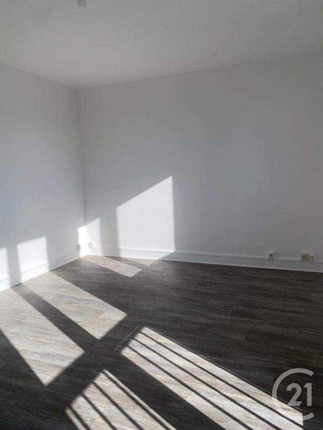 Appartement &agrave; louer - 2 pi&egrave;ces - 41,68 m2 - Fontainebleau - 77 - ILE-DE-FRANCE