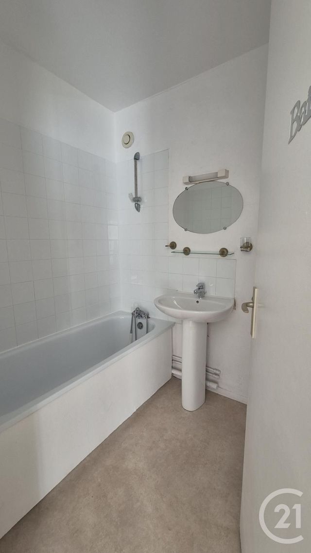 Appartement &agrave; louer - 2 pi&egrave;ces - 45,83 m2 - Avon - 77 - ILE-DE-FRANCE