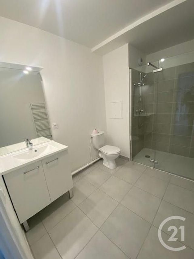 Appartement &agrave; louer - 2 pi&egrave;ces - 52,17 m2 - Fontainebleau - 77 - ILE-DE-FRANCE