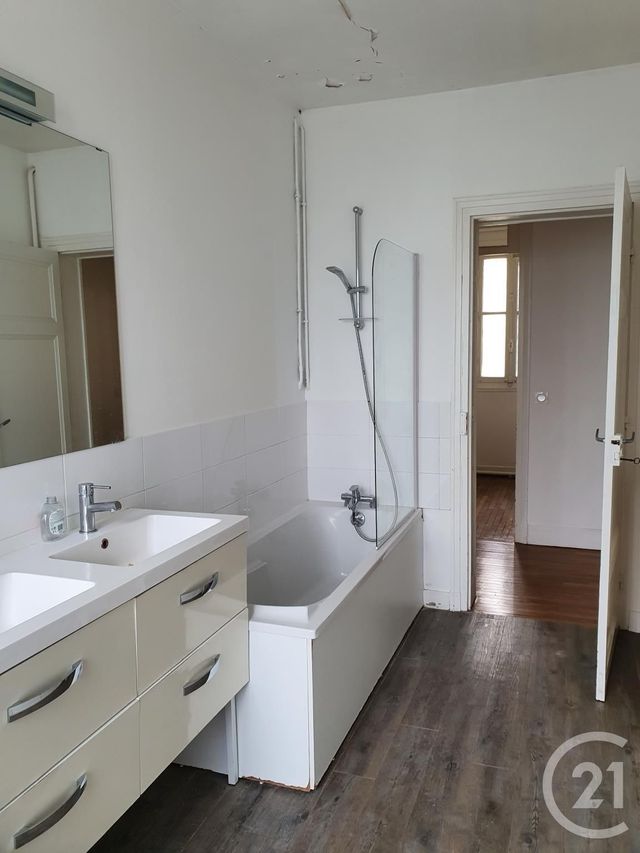 Appartement &agrave; louer - 5 pi&egrave;ces - 122,85 m2 - Fontainebleau - 77 - ILE-DE-FRANCE