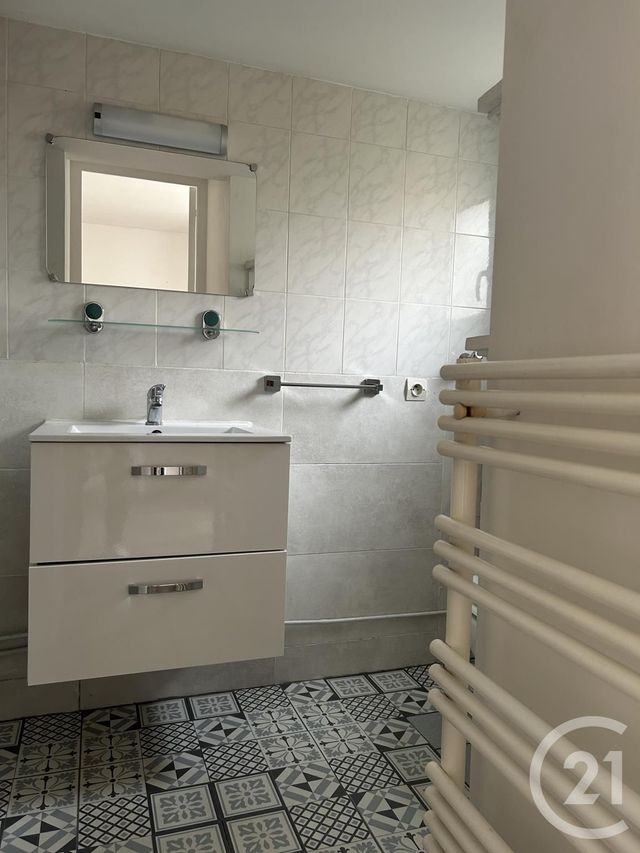 Appartement &agrave; louer - 2 pi&egrave;ces - 32,67 m2 - Fontainebleau - 77 - ILE-DE-FRANCE