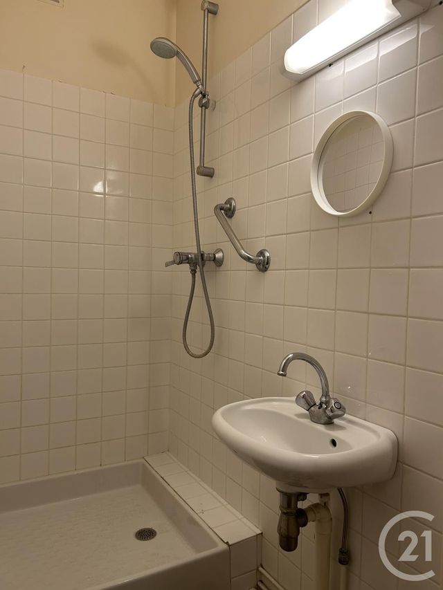 Appartement &agrave; louer - 5 pi&egrave;ces - 91,92 m2 - Fontainebleau - 77 - ILE-DE-FRANCE