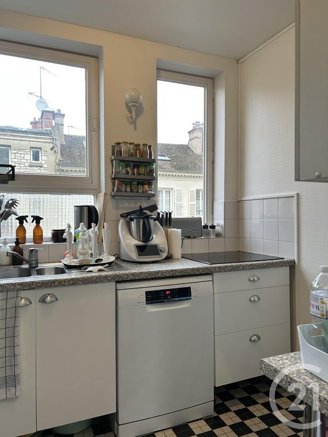 Appartement &agrave; louer - 5 pi&egrave;ces - 91,92 m2 - Fontainebleau - 77 - ILE-DE-FRANCE