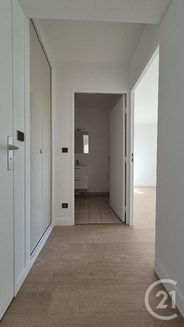 Appartement &agrave; louer - 2 pi&egrave;ces - 51,37 m2 - Fontainebleau - 77 - ILE-DE-FRANCE