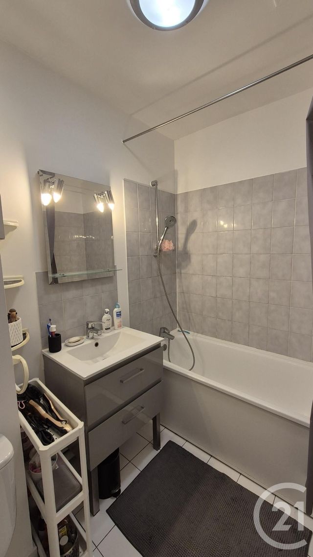 Appartement &agrave; louer - 2 pi&egrave;ces - 36,76 m2 - Fontainebleau - 77 - ILE-DE-FRANCE