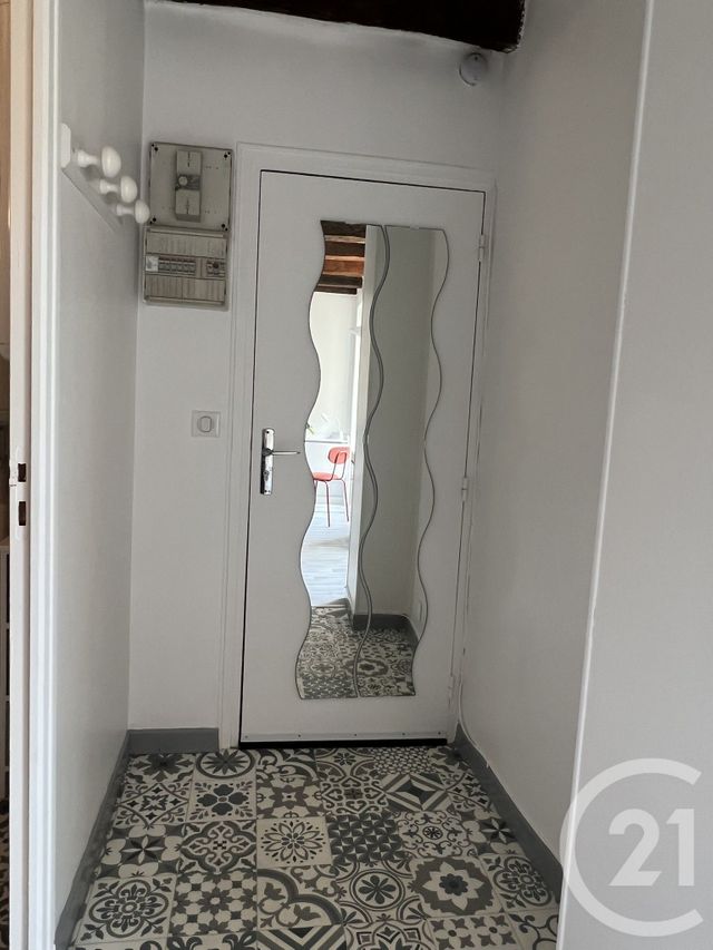 Appartement Studio &agrave; louer - 1 pi&egrave;ce - 17 m2 - Fontainebleau - 77 - ILE-DE-FRANCE