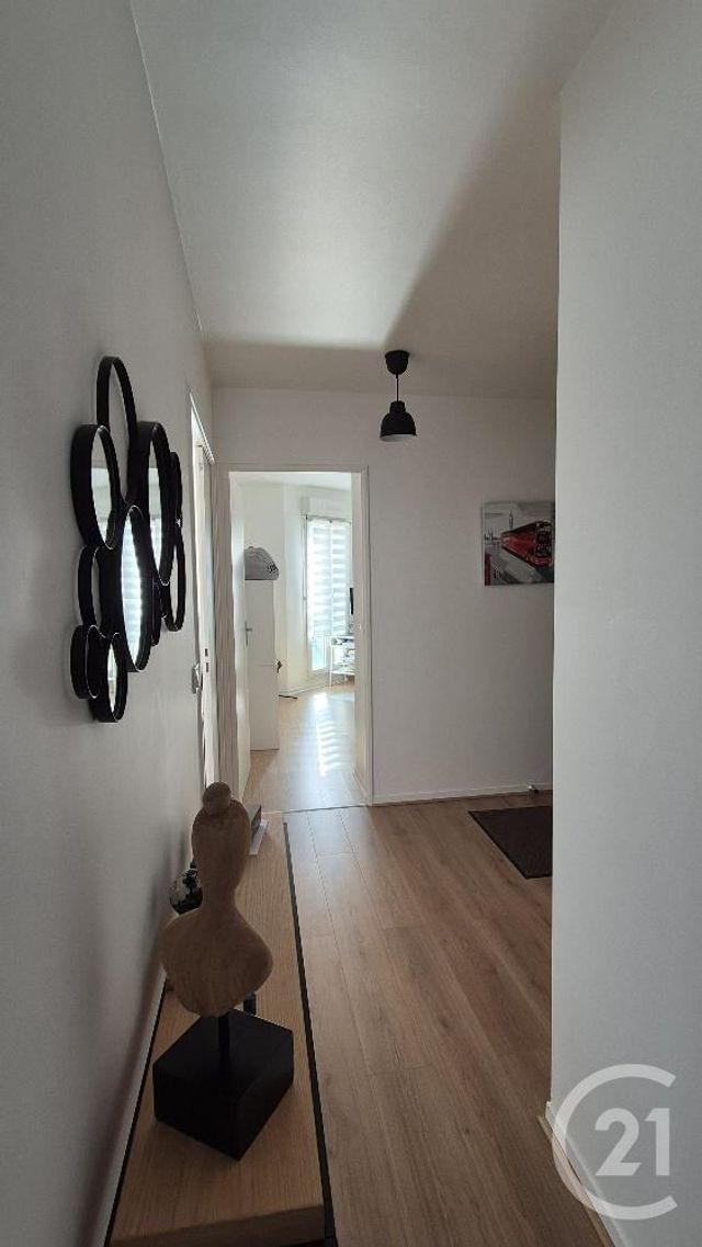 Appartement &agrave; louer - 3 pi&egrave;ces - 69,90 m2 - Fontainebleau - 77 - ILE-DE-FRANCE