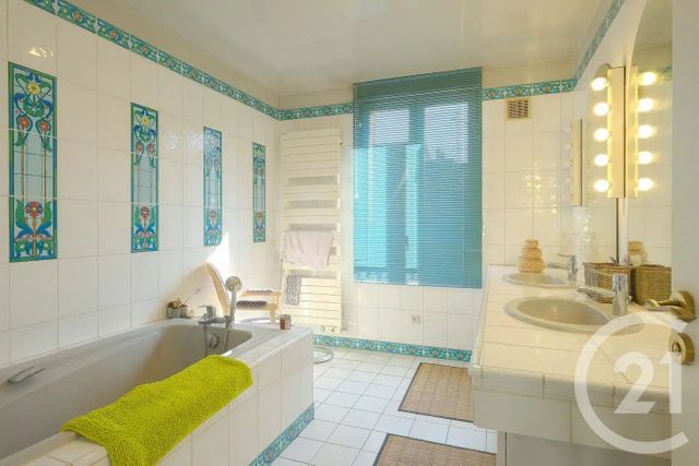 Appartement F5 &agrave; louer - 5 pi&egrave;ces - 112,29 m2 - Fontainebleau - 77 - ILE-DE-FRANCE