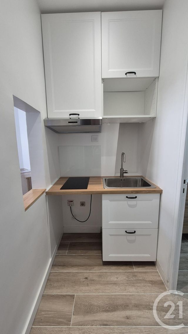 Appartement T2 &agrave; louer - 2 pi&egrave;ces - 29,60 m2 - Fontainebleau - 77 - ILE-DE-FRANCE
