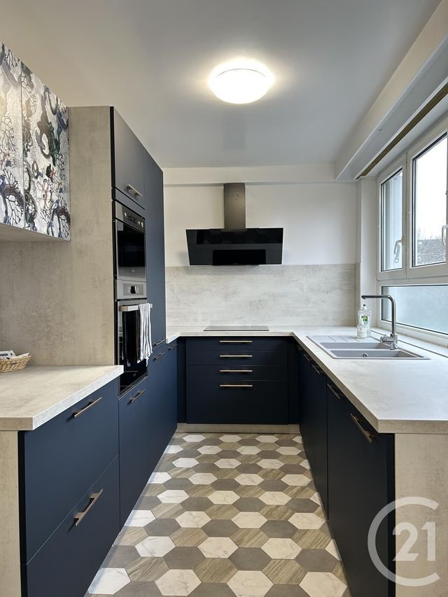 Appartement 5 pieces &agrave; louer - 5 pi&egrave;ces - 80,16 m2 - Fontainebleau - 77 - ILE-DE-FRANCE