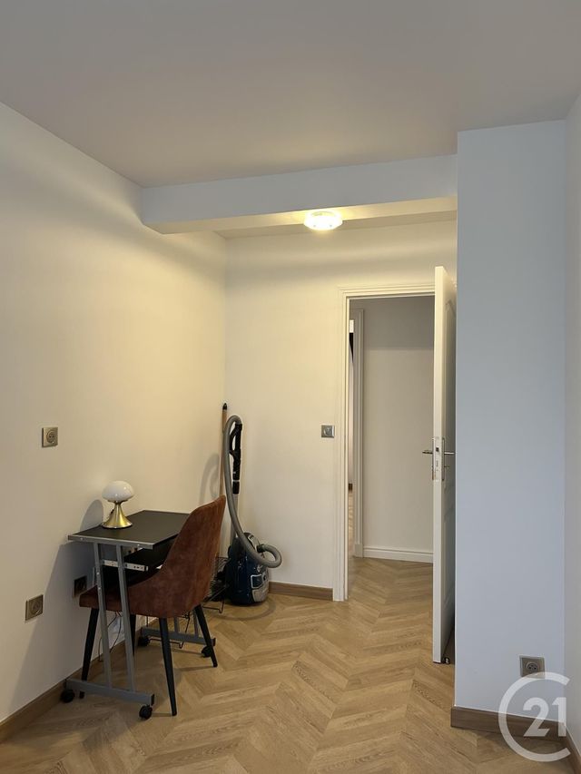 Appartement 5 pieces &agrave; louer - 5 pi&egrave;ces - 80,16 m2 - Fontainebleau - 77 - ILE-DE-FRANCE