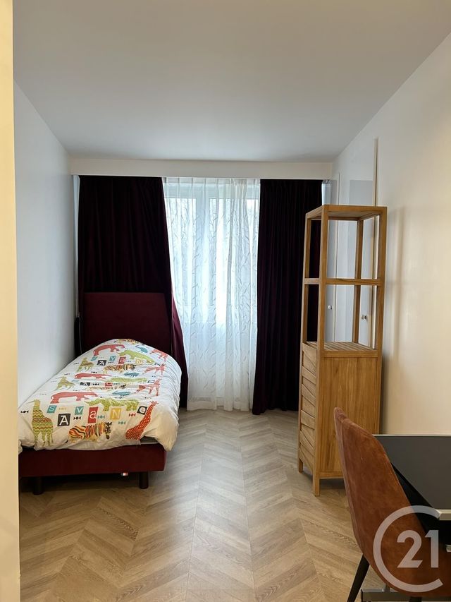 Appartement 5 pieces &agrave; louer - 5 pi&egrave;ces - 80,16 m2 - Fontainebleau - 77 - ILE-DE-FRANCE