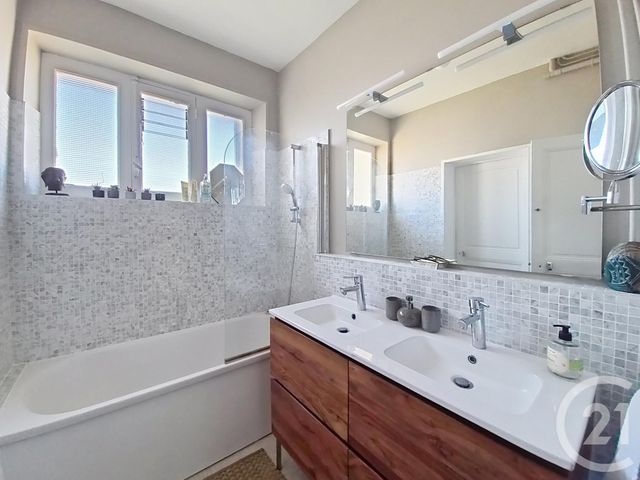 Maison &agrave; louer - 6 pi&egrave;ces - 118,33 m2 - Fontainebleau - 77 - ILE-DE-FRANCE