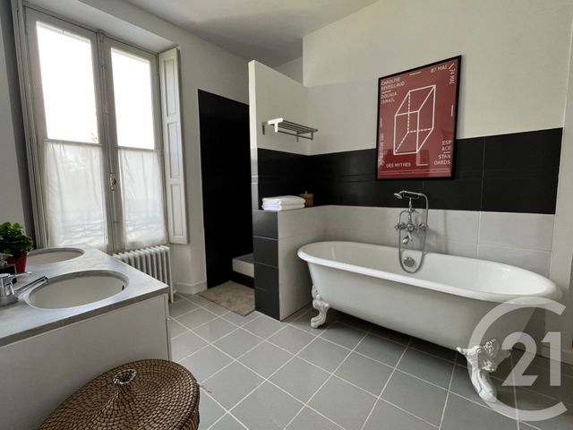 Maison &agrave; louer - 10 pi&egrave;ces - 279,78 m2 - Fontainebleau - 77 - ILE-DE-FRANCE