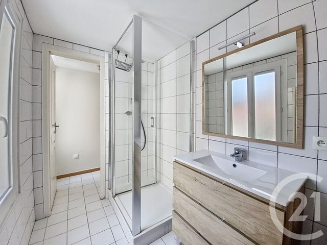 Appartement 2 pièces &agrave; louer - 2 pi&egrave;ces - 43,06 m2 - Fontainebleau - 77 - ILE-DE-FRANCE