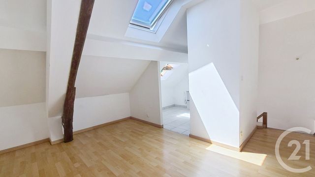 Appartement Duplex &agrave; louer - 2 pi&egrave;ces - 28,72 m2 - La Chapelle La Reine - 77 - ILE-DE-FRANCE
