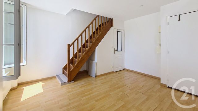 Appartement Duplex &agrave; louer - 2 pi&egrave;ces - 28,72 m2 - La Chapelle La Reine - 77 - ILE-DE-FRANCE