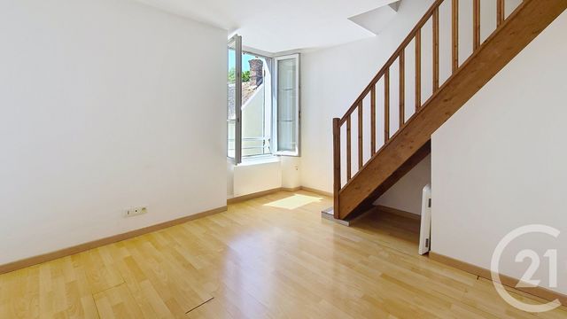 Appartement Duplex &agrave; louer - 2 pi&egrave;ces - 28,72 m2 - La Chapelle La Reine - 77 - ILE-DE-FRANCE