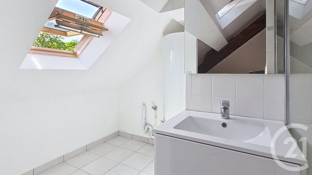 Appartement Duplex &agrave; louer - 2 pi&egrave;ces - 28,72 m2 - La Chapelle La Reine - 77 - ILE-DE-FRANCE