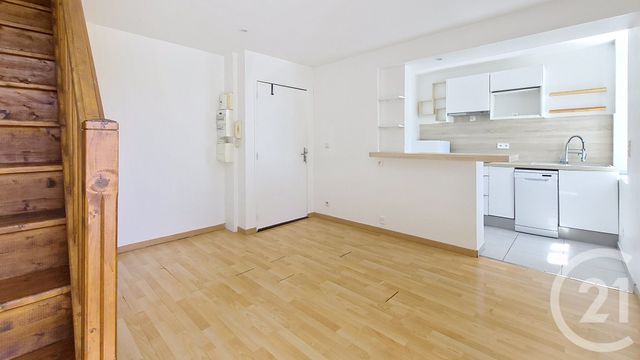 Appartement Duplex &agrave; louer - 2 pi&egrave;ces - 28,72 m2 - La Chapelle La Reine - 77 - ILE-DE-FRANCE