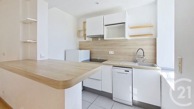 Appartement Duplex &agrave; louer - 2 pi&egrave;ces - 28,72 m2 - La Chapelle La Reine - 77 - ILE-DE-FRANCE