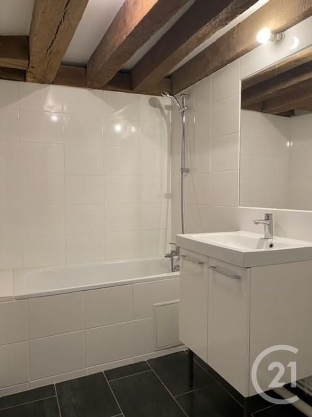 Appartement 2 pièces &agrave; louer - 2 pi&egrave;ces - 47,41 m2 - Fontainebleau - 77 - ILE-DE-FRANCE