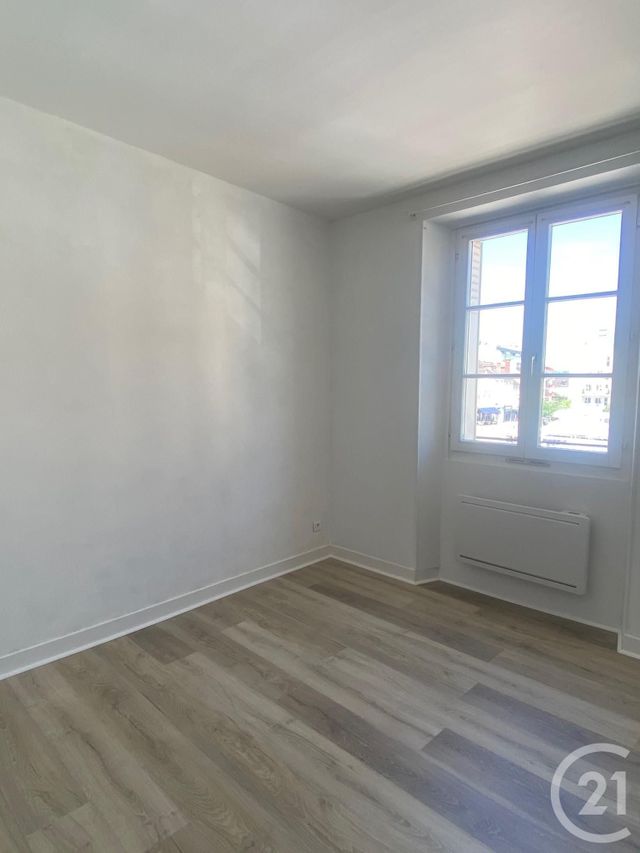 Appartement 2 pièces &agrave; louer - 2 pi&egrave;ces - 32,19 m2 - Fontainebleau - 77 - ILE-DE-FRANCE