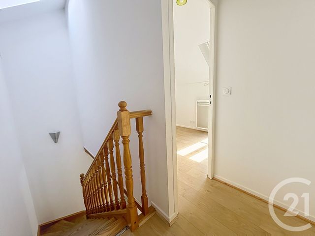 Appartement Duplex &agrave; louer - 5 pi&egrave;ces - 94,21 m2 - Fontainebleau - 77 - ILE-DE-FRANCE