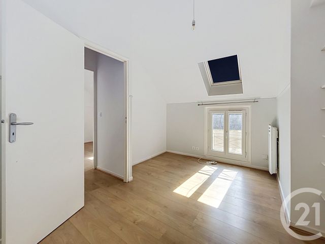 Appartement Duplex &agrave; louer - 5 pi&egrave;ces - 94,21 m2 - Fontainebleau - 77 - ILE-DE-FRANCE